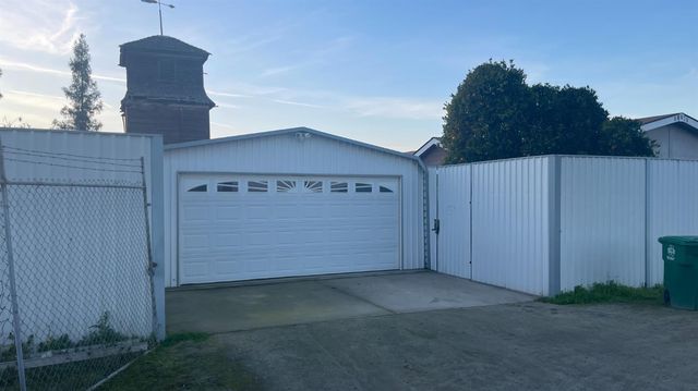 13945 S Academy Avenue, Kingsburg, CA 93631