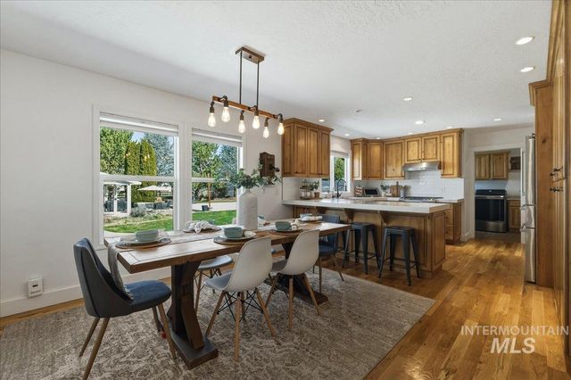 264 W Rush Ct, Eagle, ID 83616