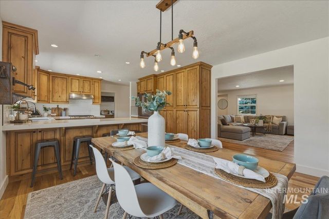 264 W Rush Ct, Eagle, ID 83616