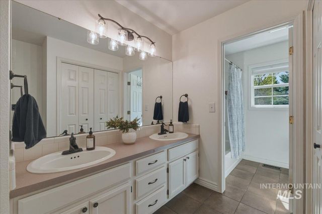 264 W Rush Ct, Eagle, ID 83616