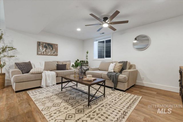 264 W Rush Ct, Eagle, ID 83616