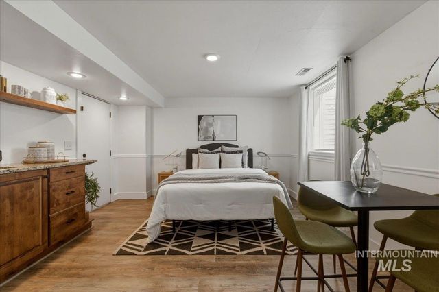 264 W Rush Ct, Eagle, ID 83616