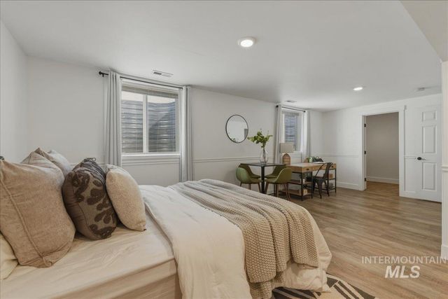 264 W Rush Ct, Eagle, ID 83616