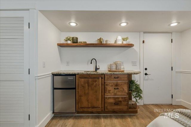 264 W Rush Ct, Eagle, ID 83616