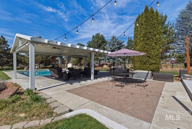 264 W Rush Ct, Eagle, ID 83616