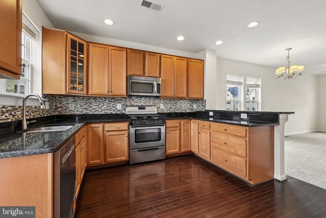 8186 FALLS GROVE DR, Manassas, VA 20111