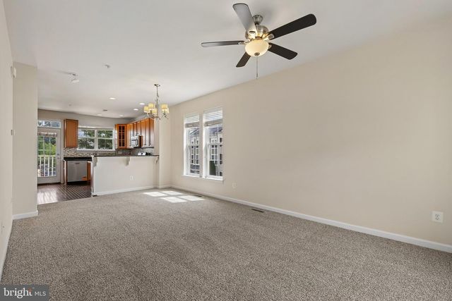 8186 FALLS GROVE DR, Manassas, VA 20111