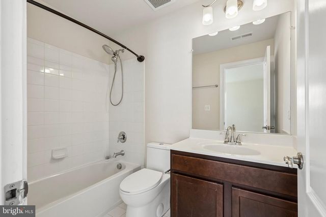 8186 FALLS GROVE DR, Manassas, VA 20111