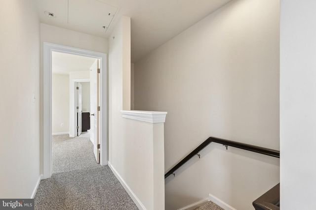 8186 FALLS GROVE DR, Manassas, VA 20111