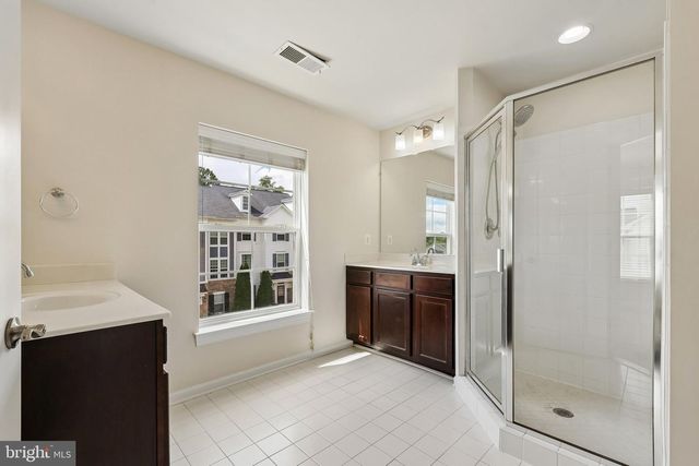 8186 FALLS GROVE DR, Manassas, VA 20111