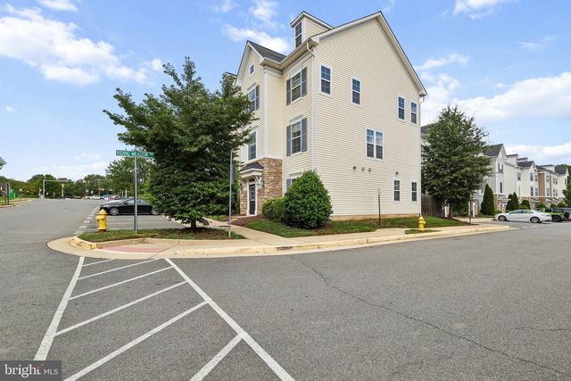 8186 FALLS GROVE DR, Manassas, VA 20111