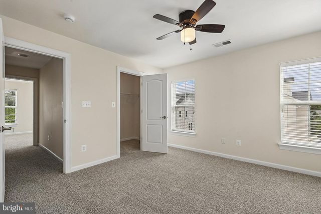 8186 FALLS GROVE DR, Manassas, VA 20111