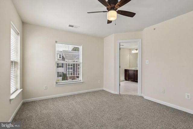 8186 FALLS GROVE DR, Manassas, VA 20111