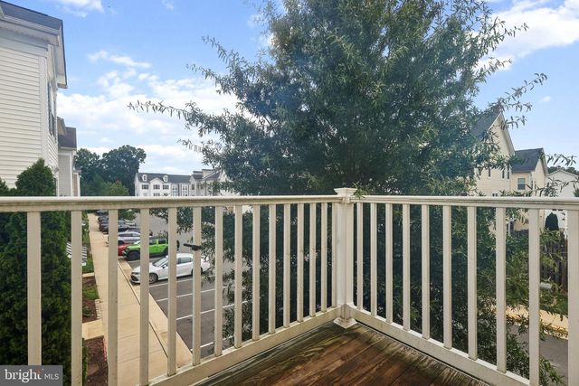 8186 FALLS GROVE DR, Manassas, VA 20111