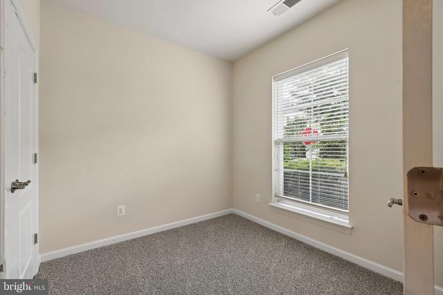 8186 FALLS GROVE DR, Manassas, VA 20111
