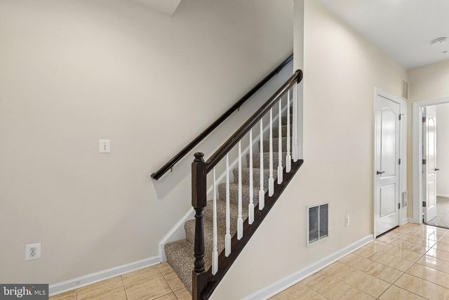 8186 FALLS GROVE DR, Manassas, VA 20111