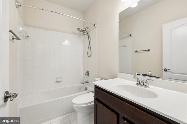 8186 FALLS GROVE DR, Manassas, VA 20111