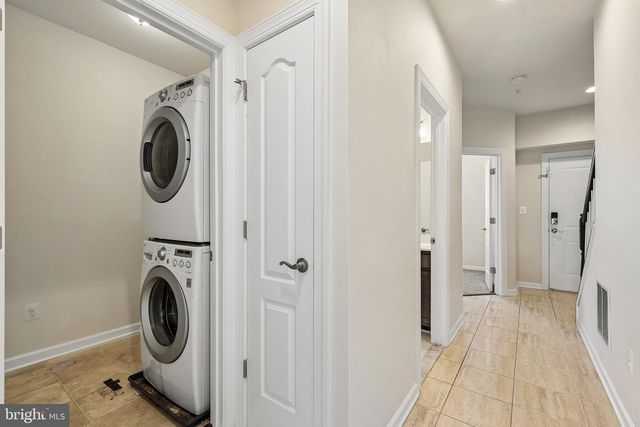 8186 FALLS GROVE DR, Manassas, VA 20111