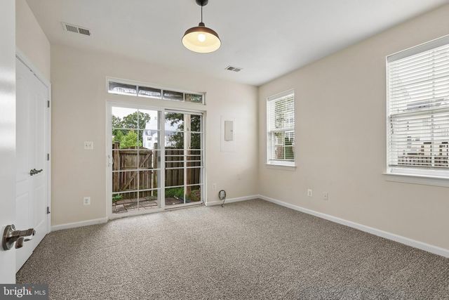 8186 FALLS GROVE DR, Manassas, VA 20111