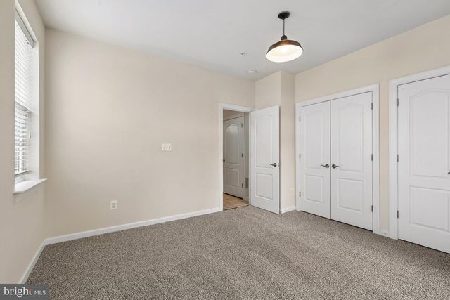 8186 FALLS GROVE DR, Manassas, VA 20111