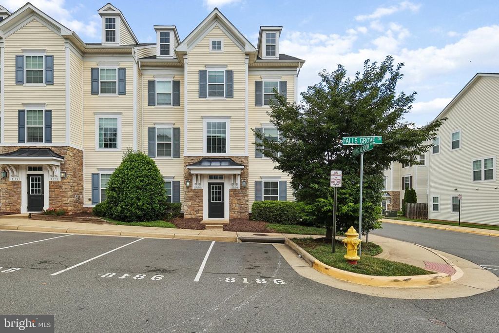 8186 FALLS GROVE DR, Manassas, VA 20111