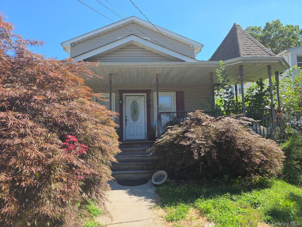178 S 15th Street, Lindenhurst, NY 11757 — exterior