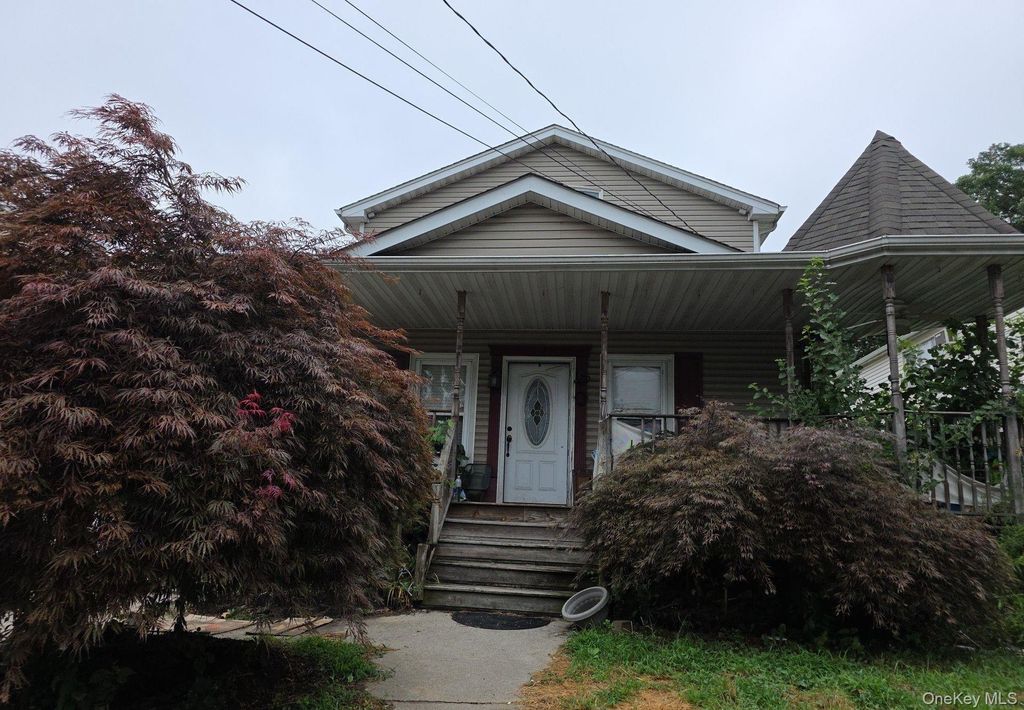178 S 15th Street, Lindenhurst, NY 11757 — photo 2