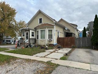 624 12th Street, Port Huron, MI 48060