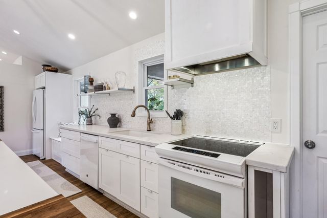 15419 Wandering Trail, Friendswood, TX 77546