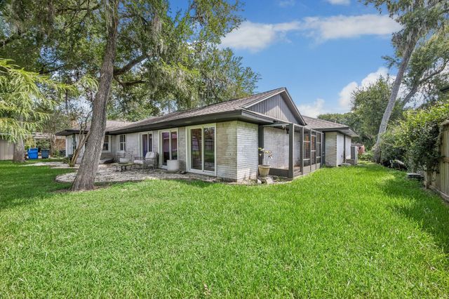 15419 Wandering Trail, Friendswood, TX 77546