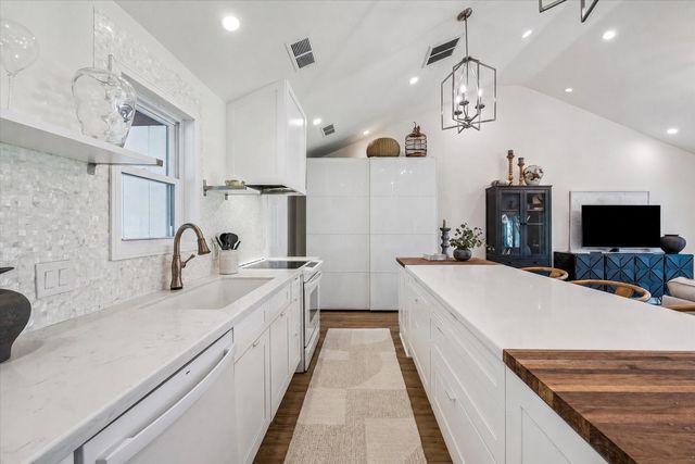 15419 Wandering Trail, Friendswood, TX 77546