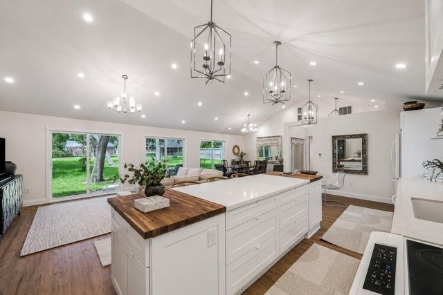 15419 Wandering Trail, Friendswood, TX 77546