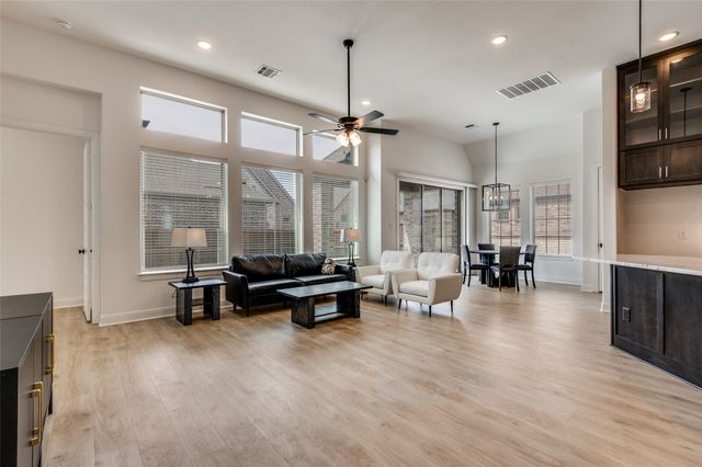 4800 Prairie Crest Lane, Arlington, TX 76005