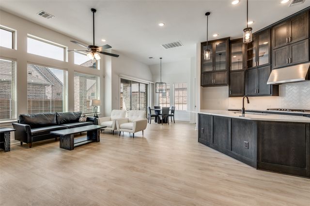 4800 Prairie Crest Lane, Arlington, TX 76005