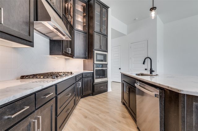 4800 Prairie Crest Lane, Arlington, TX 76005