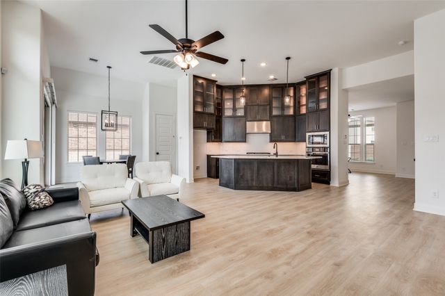 4800 Prairie Crest Lane, Arlington, TX 76005