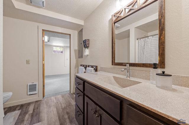 25389 MCCURRAN RANCH RD, Custer, SD 57730