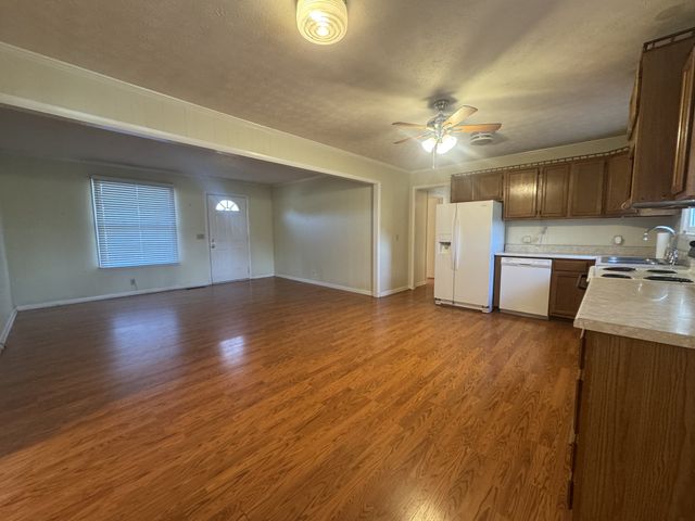 115 Larkins Dr, White Bluff, TN 37187