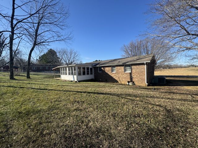 115 Larkins Dr, White Bluff, TN 37187