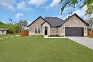 906 N state Street, Decatur, TX 76234
