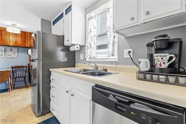 16033 Hibiscus WAY, North Fort Myers, FL 33903