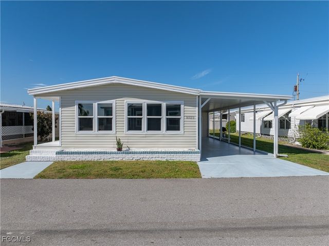 16033 Hibiscus WAY, North Fort Myers, FL 33903