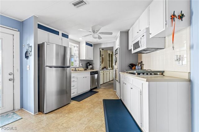 16033 Hibiscus WAY, North Fort Myers, FL 33903