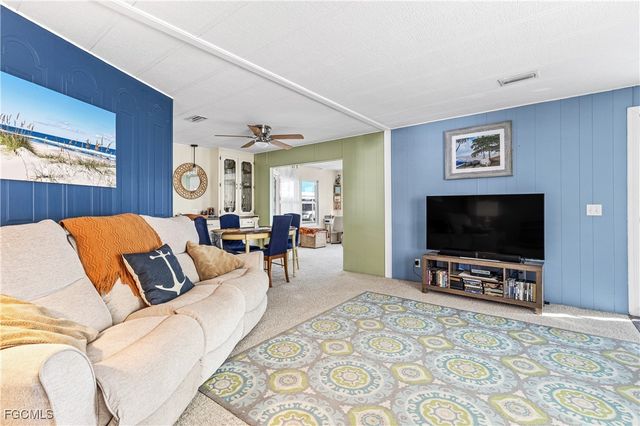 16033 Hibiscus WAY, North Fort Myers, FL 33903