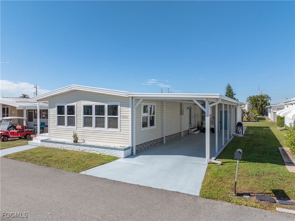 16033 Hibiscus WAY, North Fort Myers, FL 33903