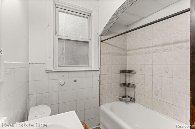 5167 Saint Lawrence Street, Dearborn, MI 48210