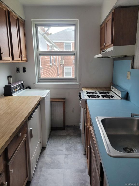 75-01 260th Avenue 2, Glen Oaks, NY 11004 — photo 3