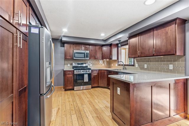 5220 Woodlynn Street NE, East Canton, OH 44730