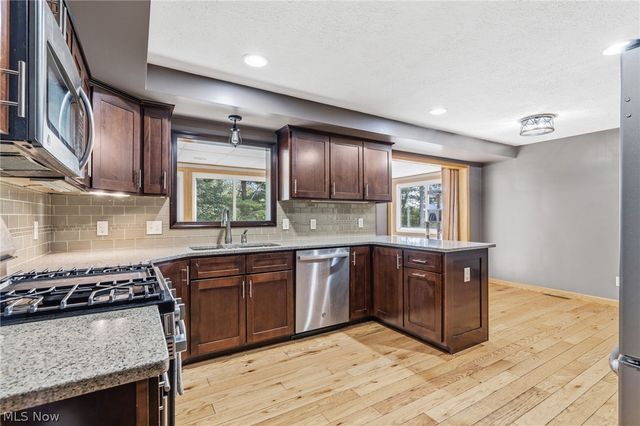 5220 Woodlynn Street NE, East Canton, OH 44730