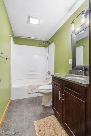 5220 Woodlynn Street NE, East Canton, OH 44730